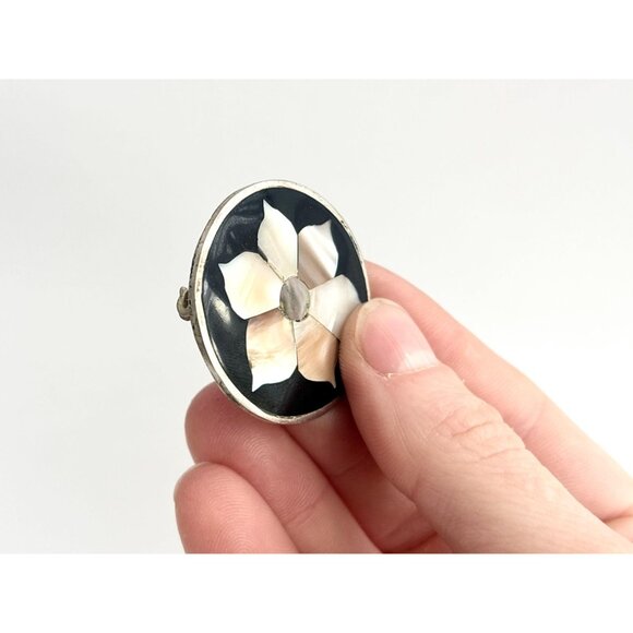 Hecho De Mexico Silver T Mother of Pearl | Abalone Inlaid Floral Vintage Brooch - Picture 6 of 9